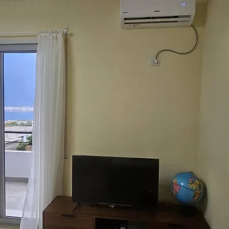 Cozy With A View Over The And Sea شقة