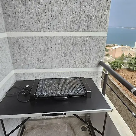 Cozy With A View Over The And Sea * فلورا